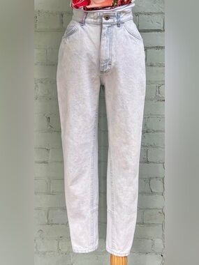 Vintage High Waisted Light Wash Jeans by Lee